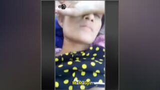 ကလေးအမေ တခုလပ်ကို ဆွဲကိုယ်တိုင်ရိုက်