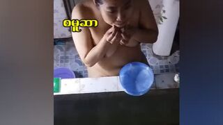အန်တီကြီး ရေချိုးချောင်းရိုက် # 2