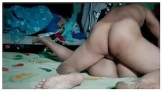 အန်တီကြီးတို့ကိုယ်တိုင်ရိုက် ပေါင်ကိုကားနေတာဘဲ