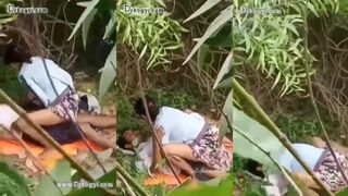 ချောင်းရိုက် ကိုယ်တိုင်ကိုင်ထည့်ပေးတဲ့မမ
