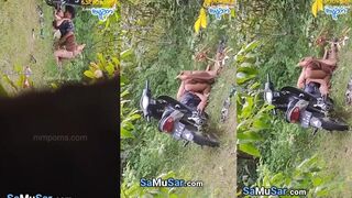 ခြုံကွယ်မှာ ဆိုင်ကယ်နဲ့လာပြီး ချစ်တင်းနှီးနှောနေကြတဲ့ မြန်မာစုံတွဲ အောကား # 2